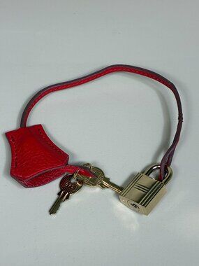 Hermes Red Leather Clochette Lock & 2 Keys Set Gold Hardware Birkin Kelly 075